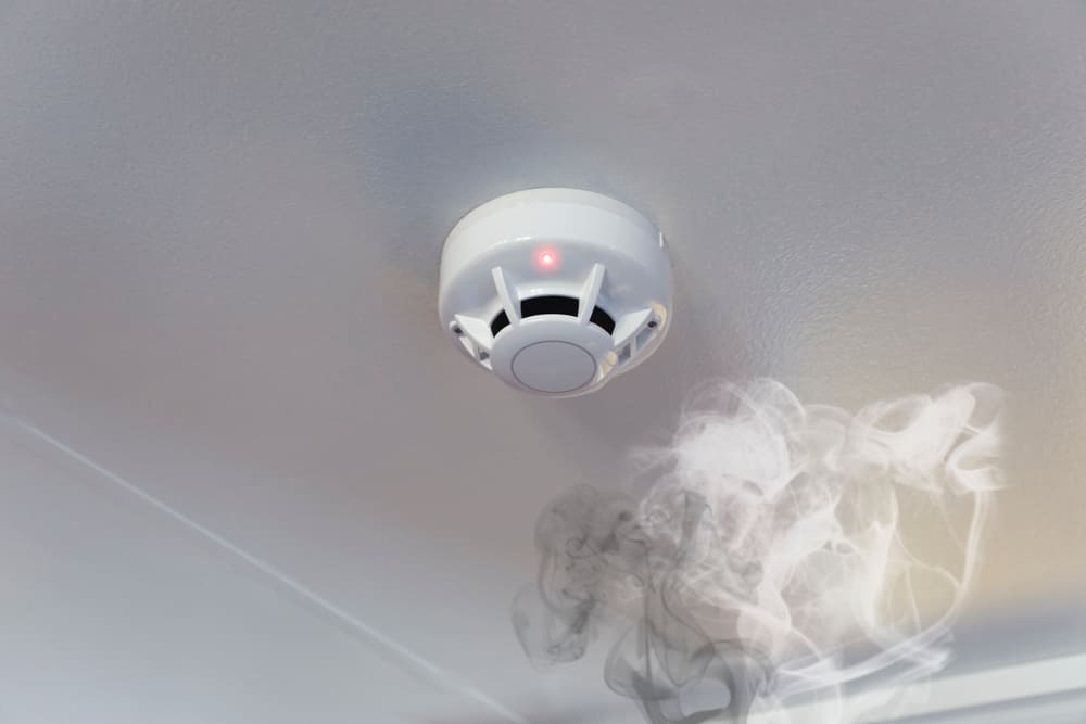火災報知器と煙